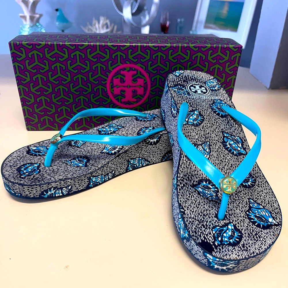 Tory Burch Platform Flip Flops “Thandie” Sz 9 Boxed Turquoise Shell pattern